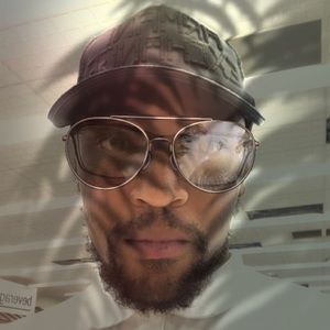 Meet your Posher, Eric